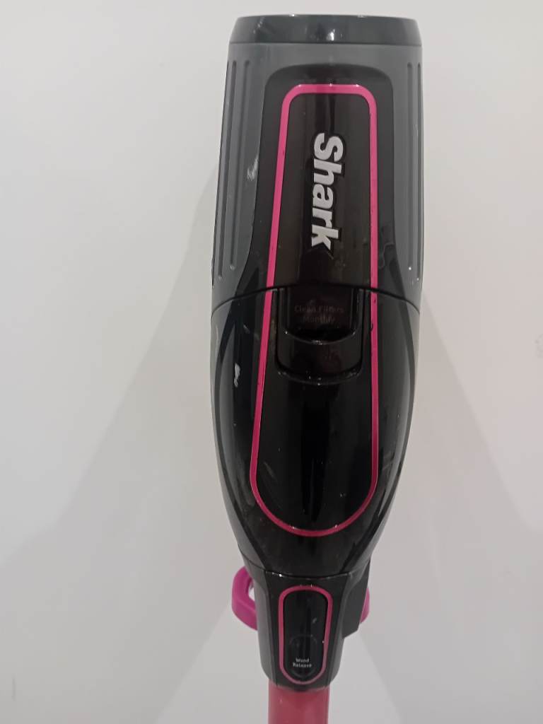 SHARK HOOVER/ VACUUME CLEANRR 