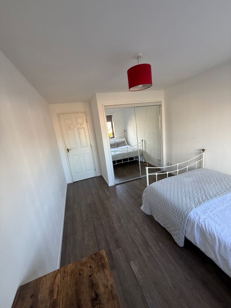 Double bedroom Available in a 3-bedroom Flat