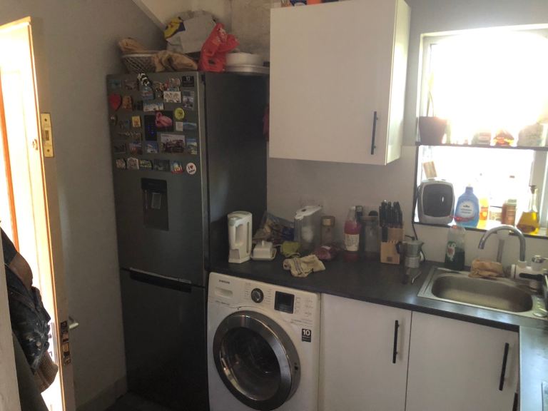 Small unfurnished studio flat in Aldershot