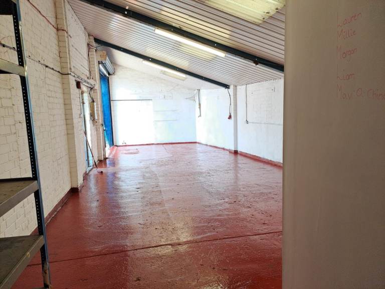 Ideal for stock storage, joiners, E commerce, light car repairs, workshop to let in Dudley centre