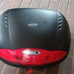 Givi 46L monolock top box