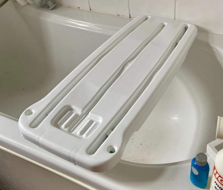 HELPING HAND CO OVER BATH MOBILITY AID TO SIT ON