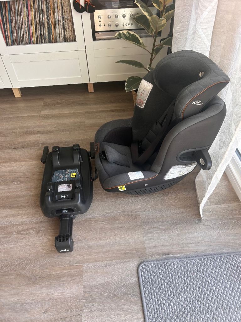 Joie Car Seat with ISOFIX Base – Good Condition