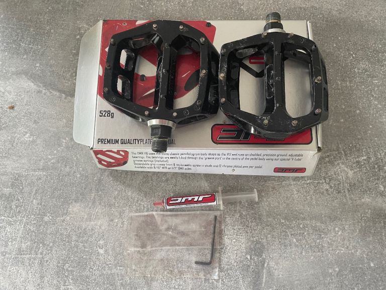 DMR V8 Mountain Bike Pedals – Black, Good Condition