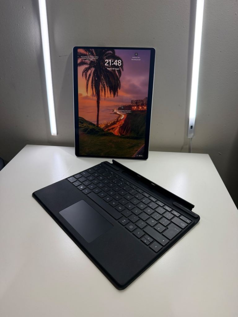 Microsoft Surface Pro 9 for Business i5-1245U 16GB DDR5 512GB NVMe Touchscreen+Keyboard