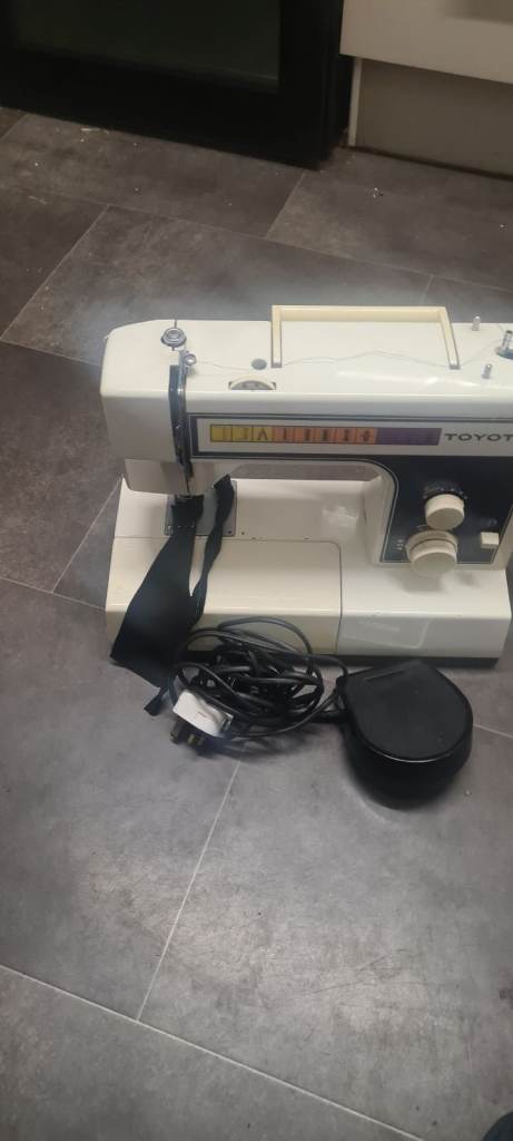 Toyota Sewing Machine - Straight/Zig Zag, Foot Pedal, Good Condition