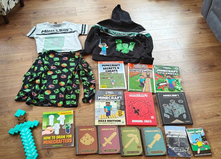 Minecraft Clothing and Books Bundle – collection stonehaven 
