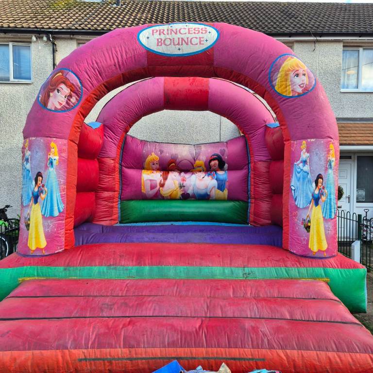 Princess 👸 15ft x 15ft Large Bouncy Castle  + DELIVERY!