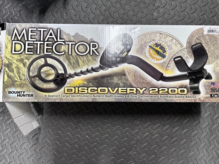 Bounty Hunter Discovery 2200 Metal Detector with Folding Shovel – As Good As New