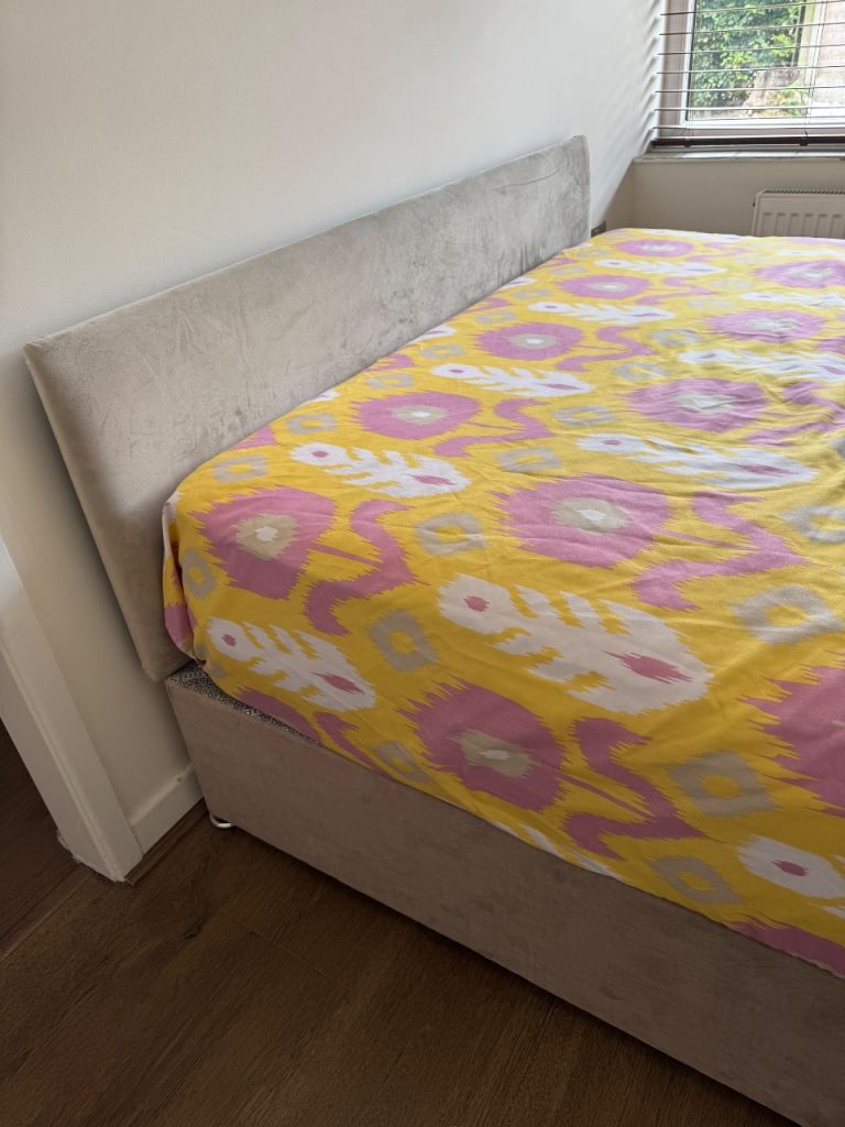 King divan bed with Headboard, no drawers, plush fabric – Almost new condition 