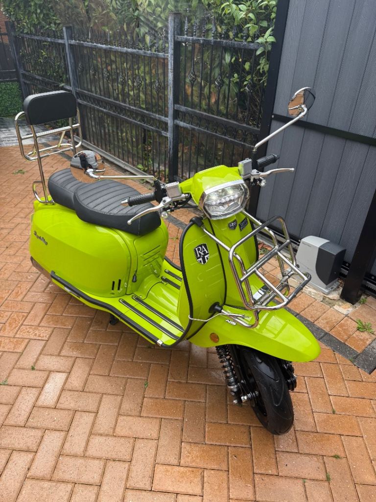 Royal Alloy scooter, GP125, 2026, 125cc - showroom condition 