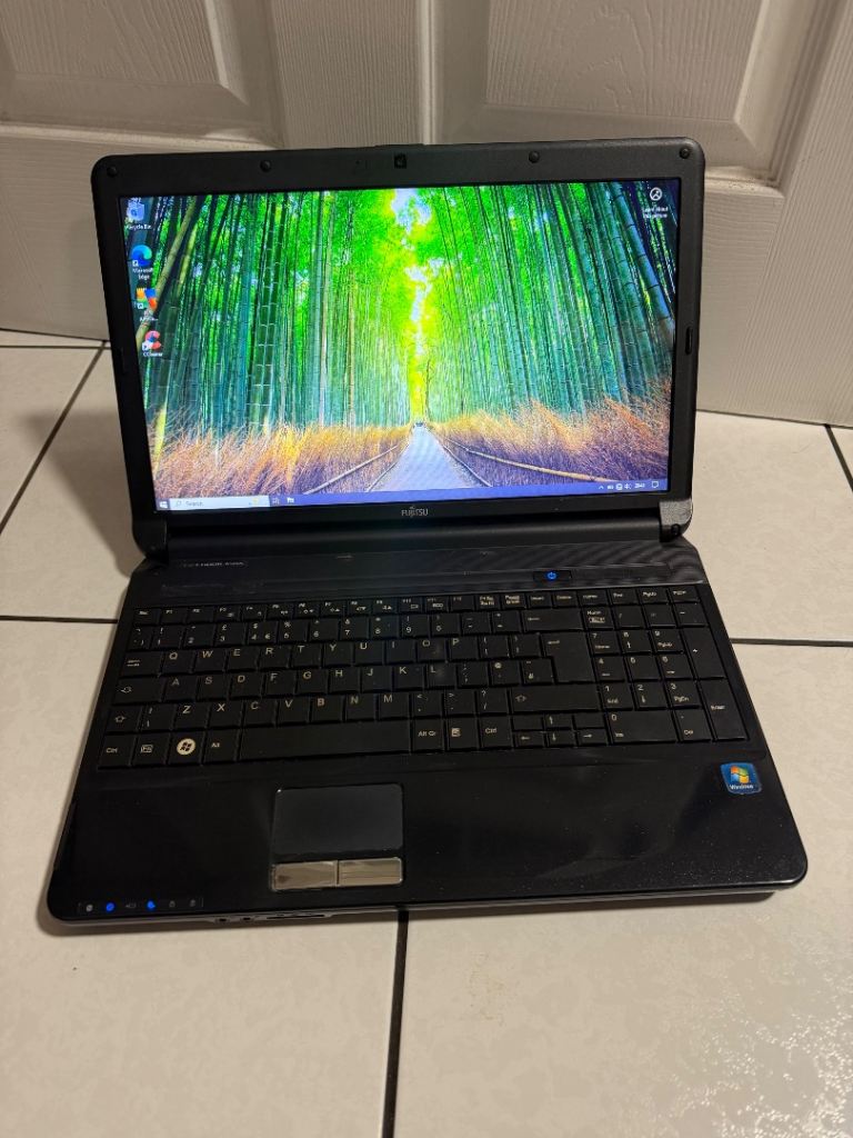 Fujitsu Laptop. 8 Ram.  Core i5. Webcam/HDMI