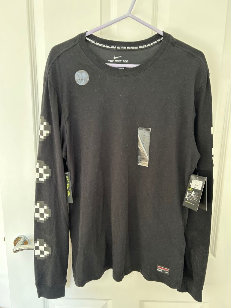 NIKE LONG SLEEVED SWEAT TOP