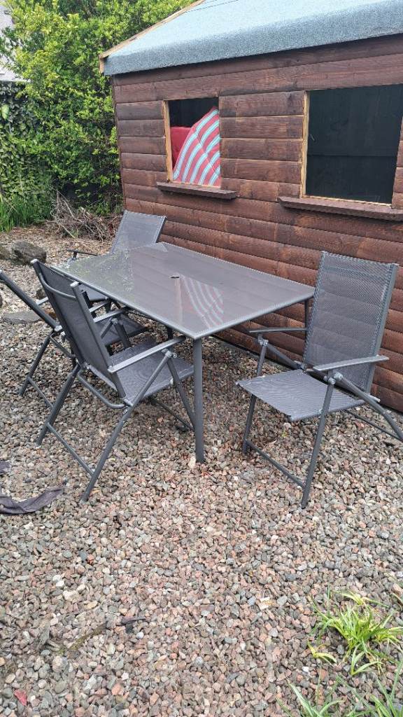 Garden table and 4 chairs 
