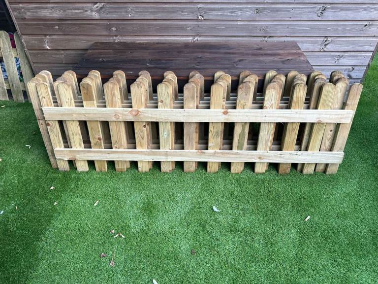 Fence panels. (Picket)