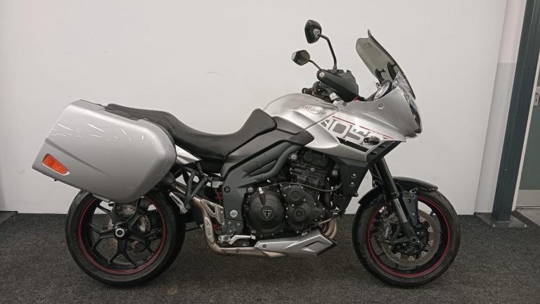 TRIUMPH TIGER SPORT 1050 **HAS MOT UNTIL JAN 2027 - PANNIERS - CRUISE CONTROL **