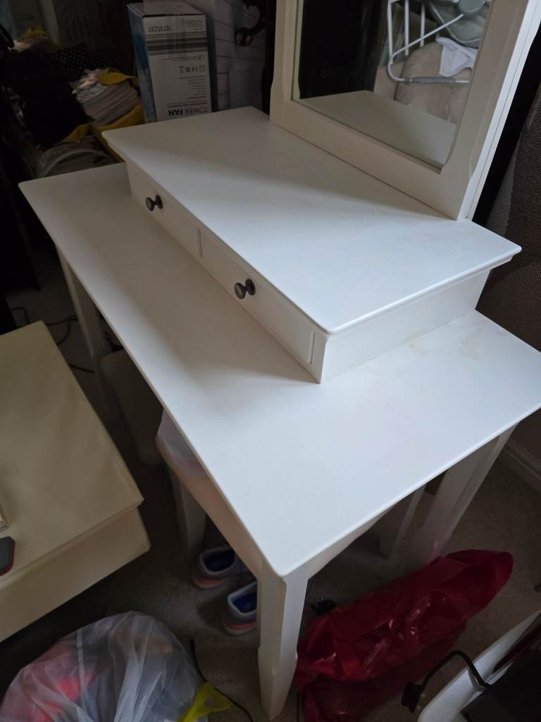Dressing table 