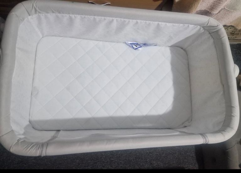 Kinder valley snoozie bedside crib 