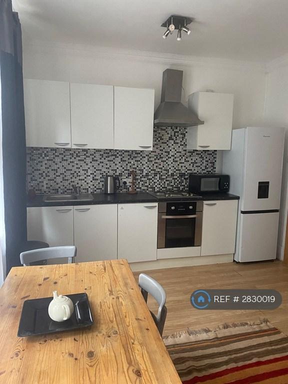 1 bedroom in Chiswick High Road, London, W4 (#2830019)