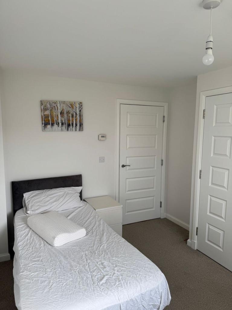 A Room in a 2 bedroom Flat at South Queensferry, Edinburgh. EH30