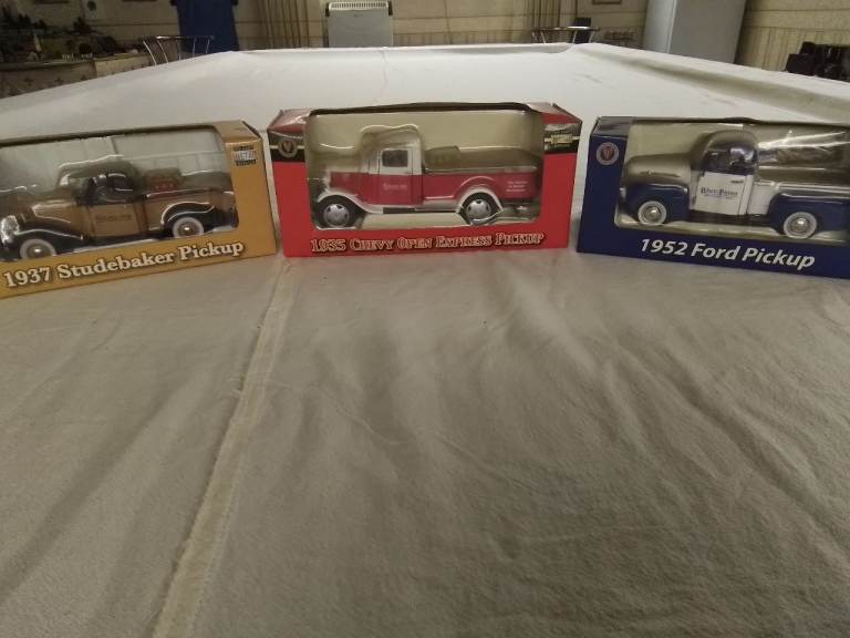 Set of 3 Classic Pickup Truck Diecast Models – Brand New in Box