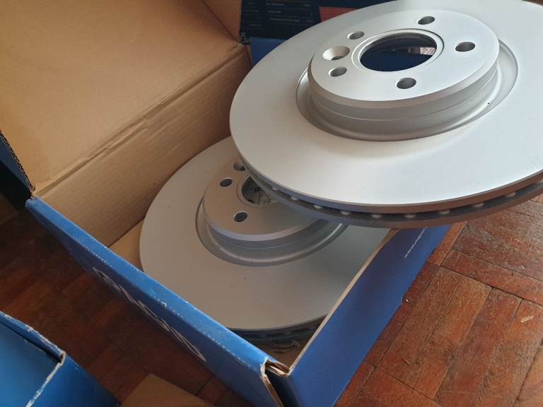 Ford Focus ST front vented break discs and pads 