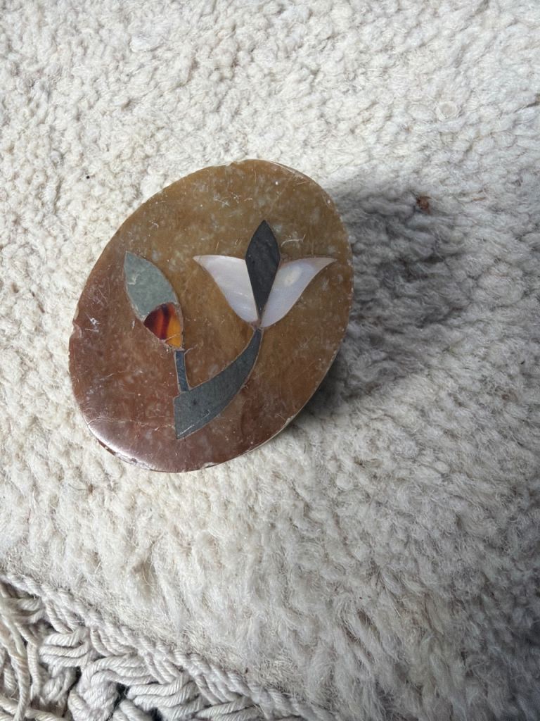 Vintage  oval trinklet /jewellery box 