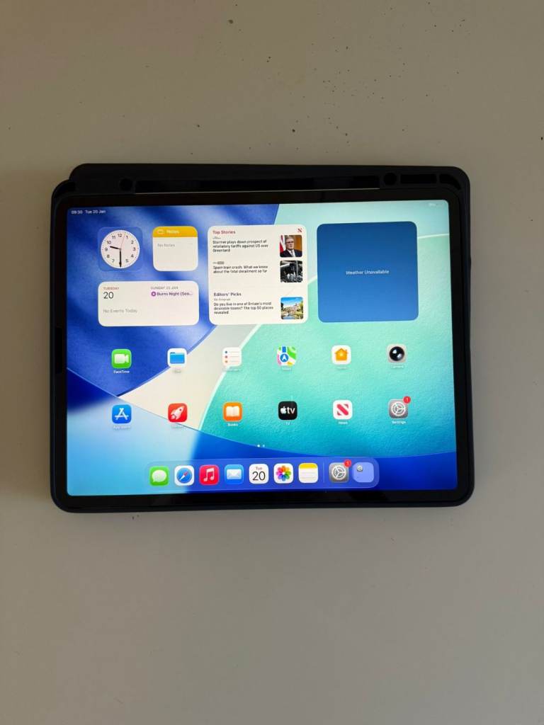 Ipad pro 11 inch 3rd generation 128gb £300 unlocked with warranty