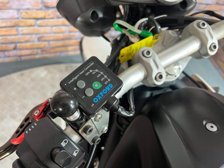 Triumph Speed Triple 1050 - EXCELLENT CONDITION - NATIONWIDE DELIVERY 