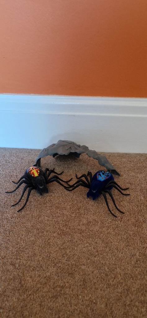 WILD PETS, SPIDERS HABITAT PLAY SET. VERY GOOD CONDITION.