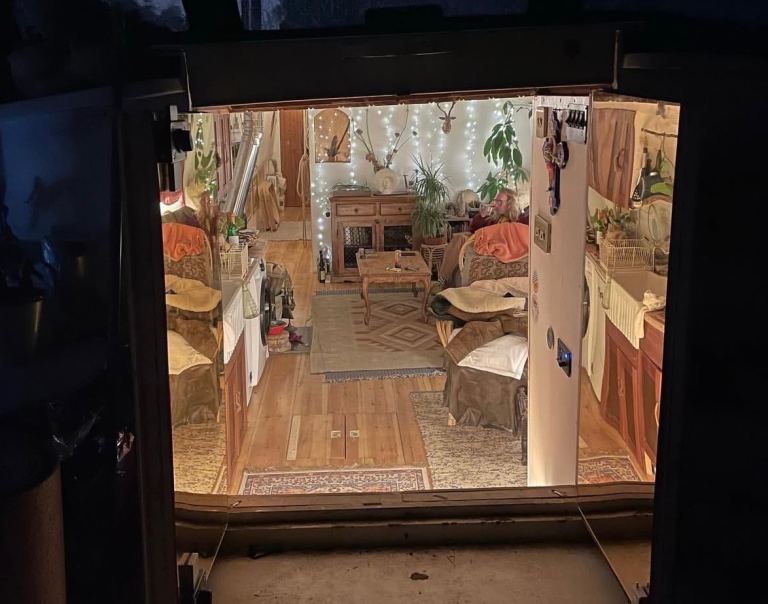 Two double bedroom widebeam canal boat to rent for long term 