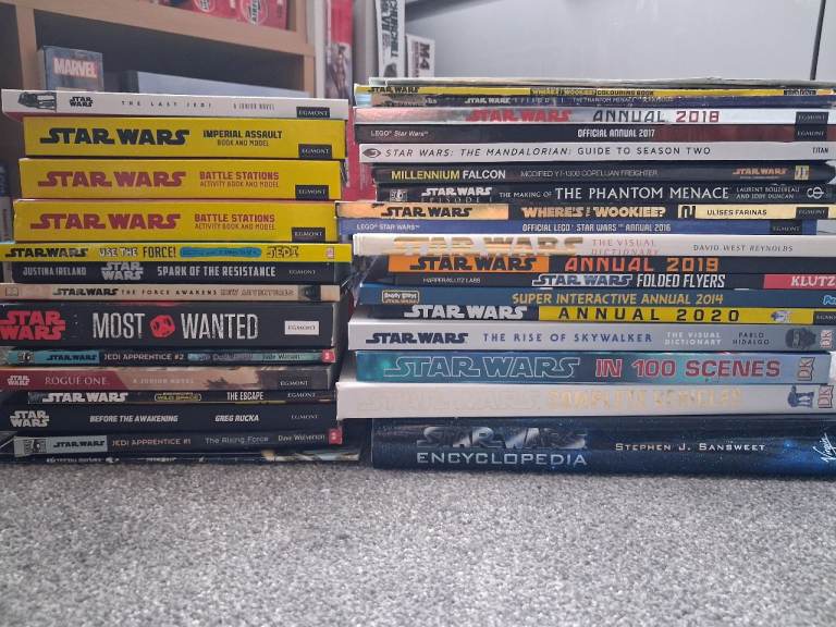 Large collection of 34 Star Wars books, novels, fact files etc.