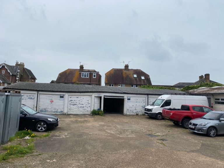Lock-Up Garage to Rent Tunbridge Wells TN4