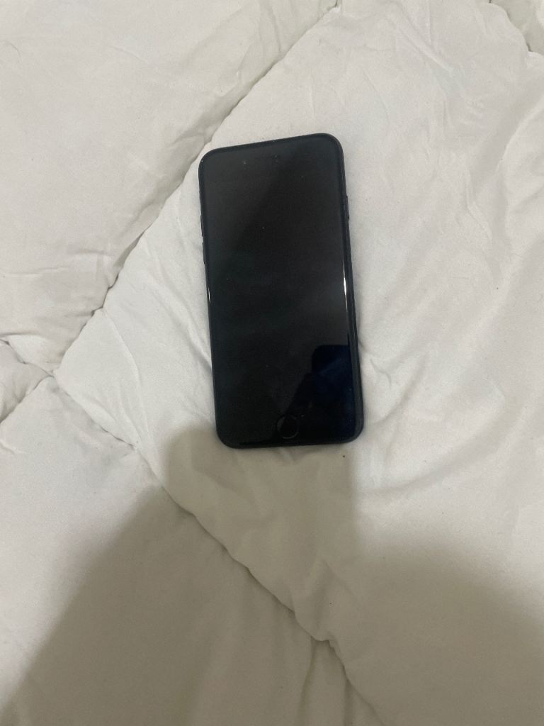 Apple iPhone 7 32GB Black – Good Condition, Great Battery