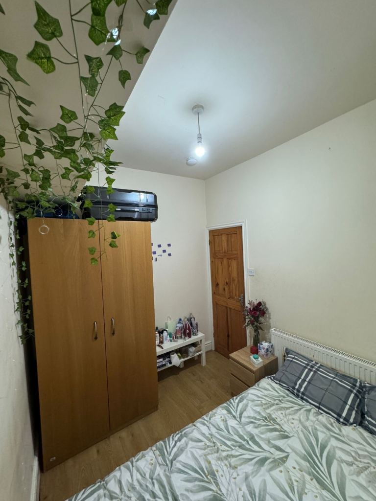 Double bedroom available near to town centre 