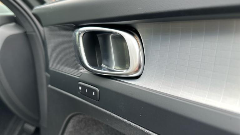 2025 Volvo XC40 2.0 B4P Plus Dark 5dr Auto Petrol Estate Estate Petrol Automatic