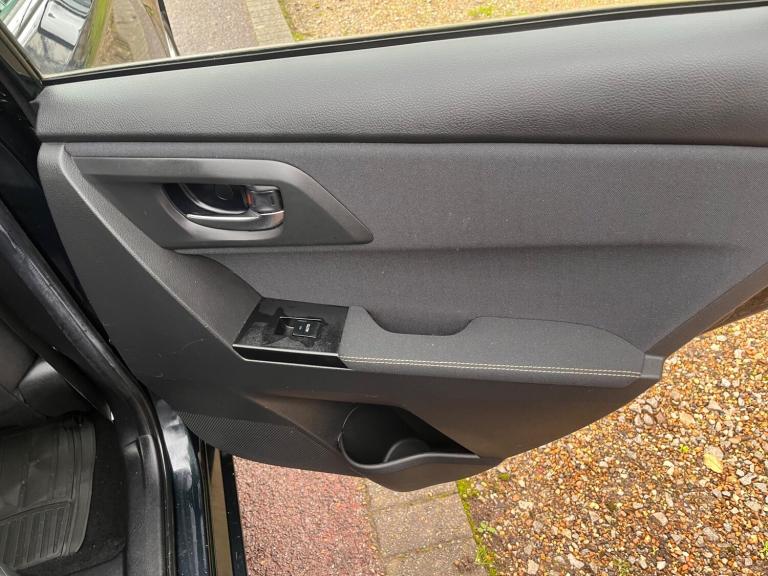 2014 Toyota Auris 1.6 V-Matic Icon 5dr HATCHBACK PETROL Manual