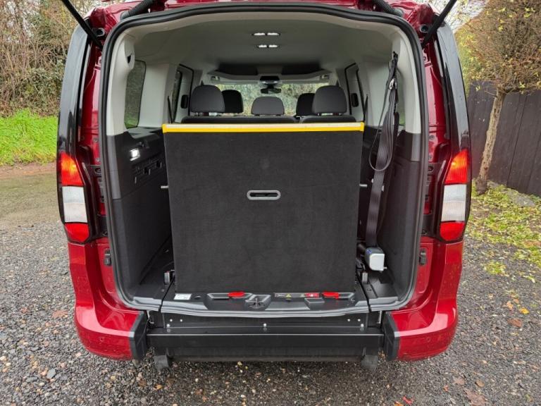  Ford Tourneo Connect 2.0 EcoBlue Titanium 5dr Auto 5 SEATS WHEELCHAIR Diesel