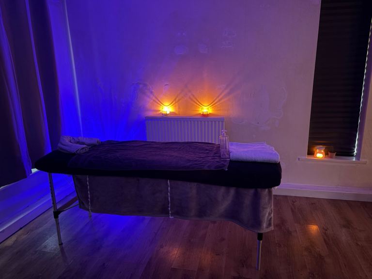 100% English Lady with Magical Hands 