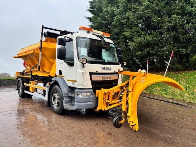 2015 65 DAF LF 220 EURO 6 hook loader sheet Econ gritter body and plough 69kms