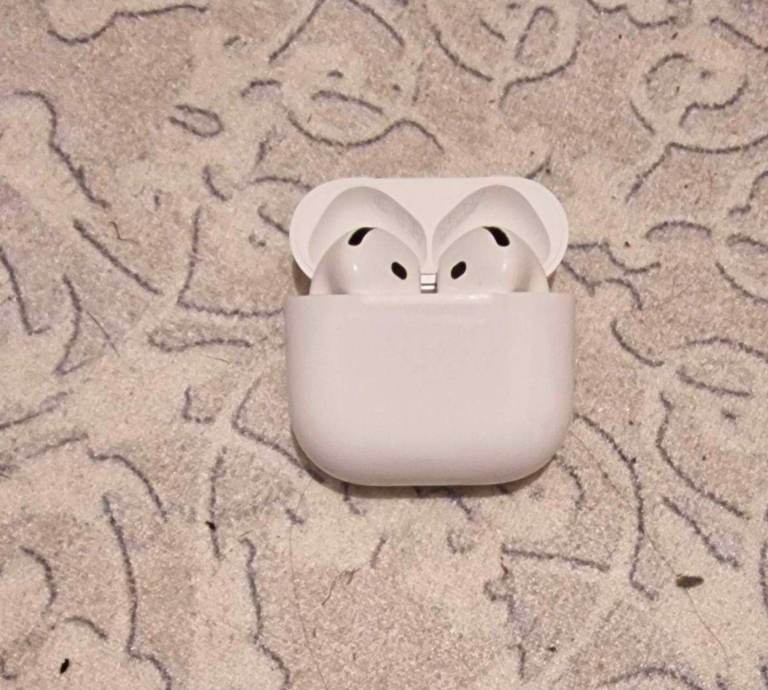 Original APPLE Airpod 4 