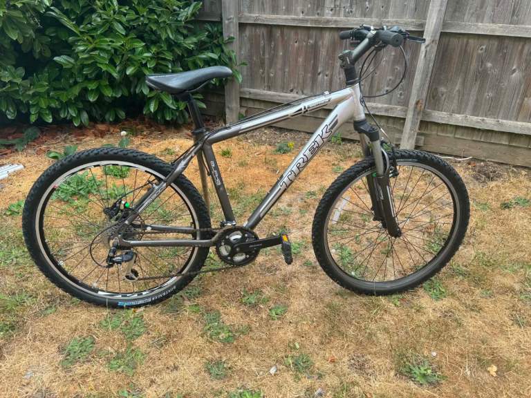 Trek 4300 Disc Mountain Bike | Alpha Aluminum Frame | 26" Wheels