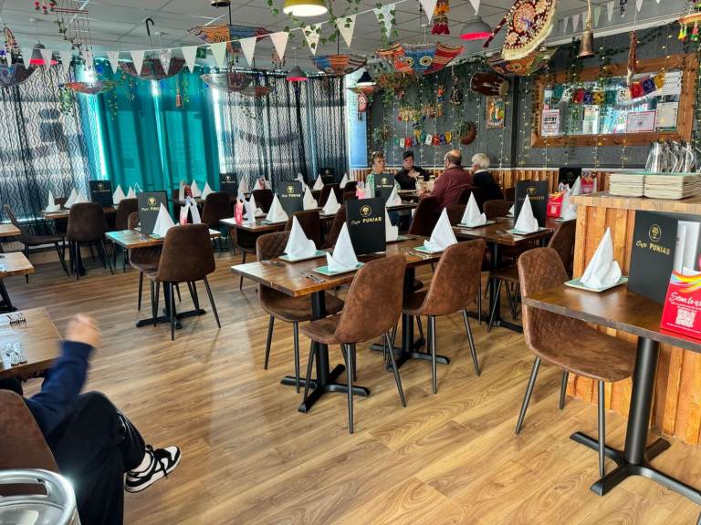 Table and chairs delivery nationwide cafe restaurant hotel 