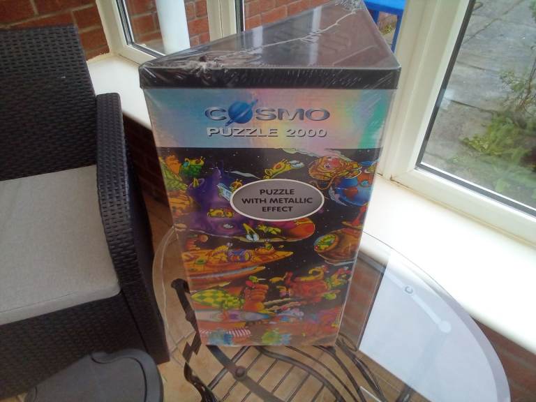 Cosmo Puzzle 2000 with Metallic Effect – Brand New lost in space