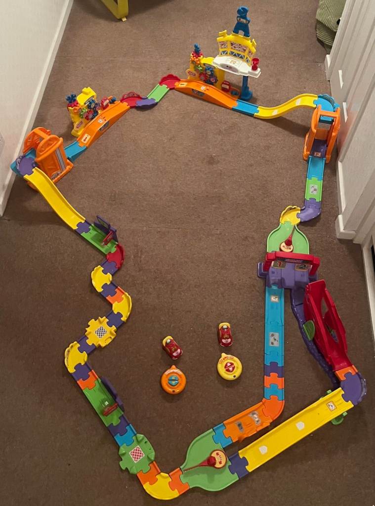VTech Toot-Toot Drivers Super Circuit RC Raceway Featuring 2 Cars With Remotes