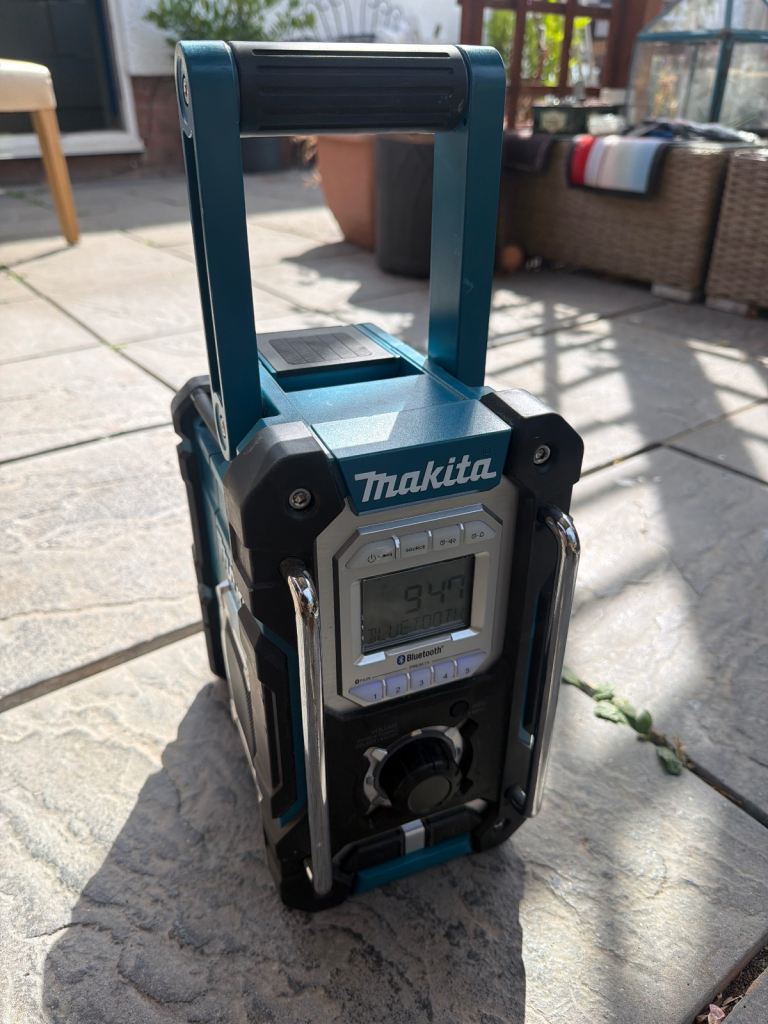 Makita DMR108 Bluetooth radio