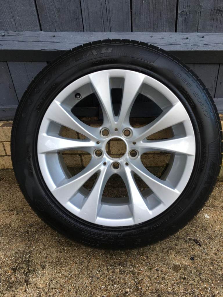 BMW Alloy and Tyre 5 Series E60 E61 LA V Spoke 277 17" Alloy Rim
