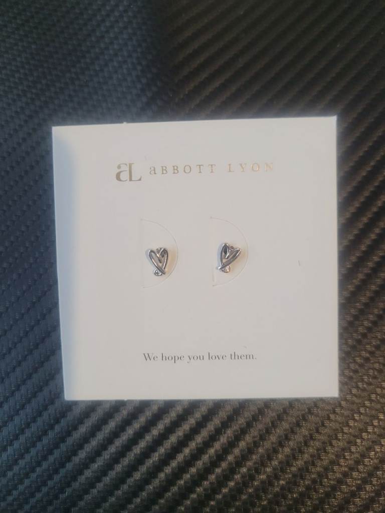 Abbort Lyon Heart Crystal Stud Earrings (Silver)