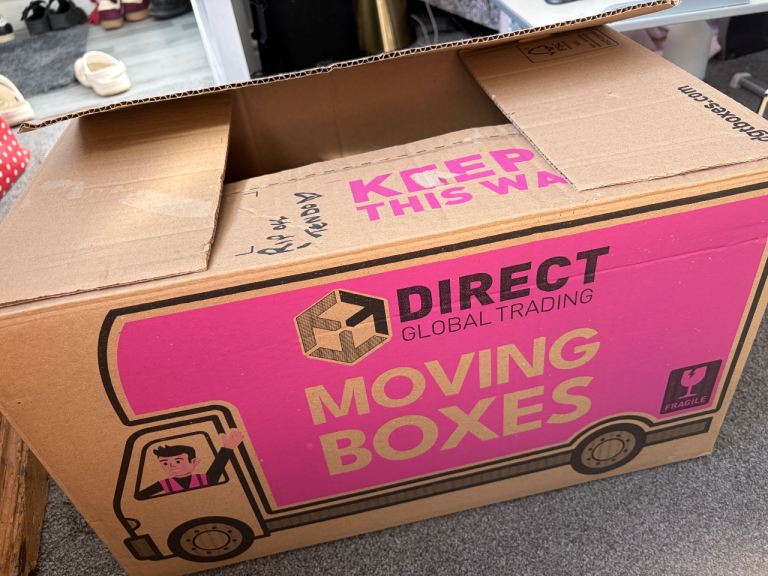 Moving packing cardboard boxes 