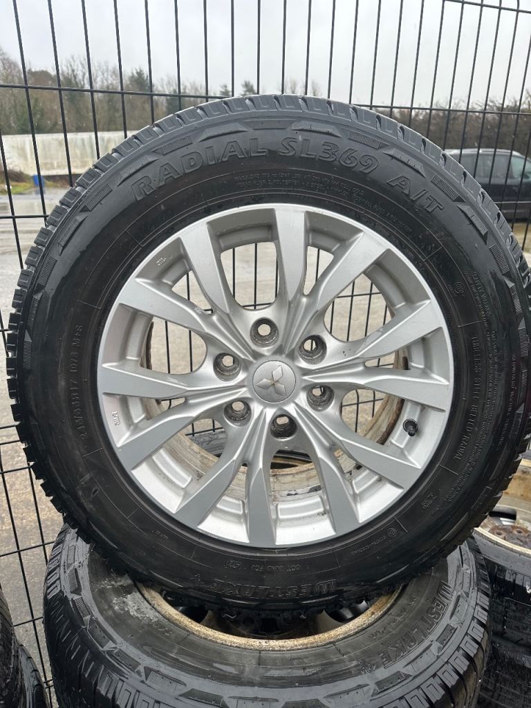 Mitsubishi L200 17” alloy wheels (set)